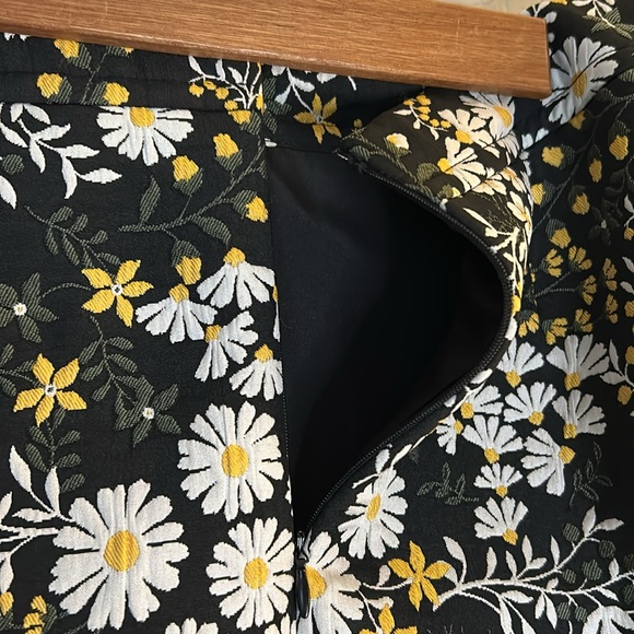 LOFT Outlet Floral Daisy Mini Skirt - Picture 5 of 7